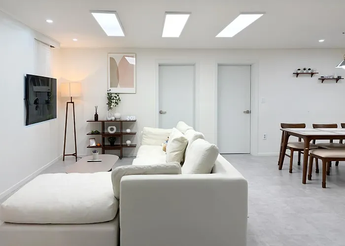 Large Space Dongmyo Station, Dongdaemun, Ddp, Gyeongbokgung Palace, Gwangjang Market, Airport Bus 8 Minutes, 5 Beds, 3 *