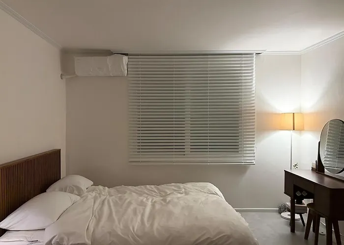Large Space Dongmyo Station, Dongdaemun, Ddp, Gyeongbokgung Palace, Gwangjang Market, Airport Bus 8 Minutes, 5 Beds, 3 Apartment Seoul