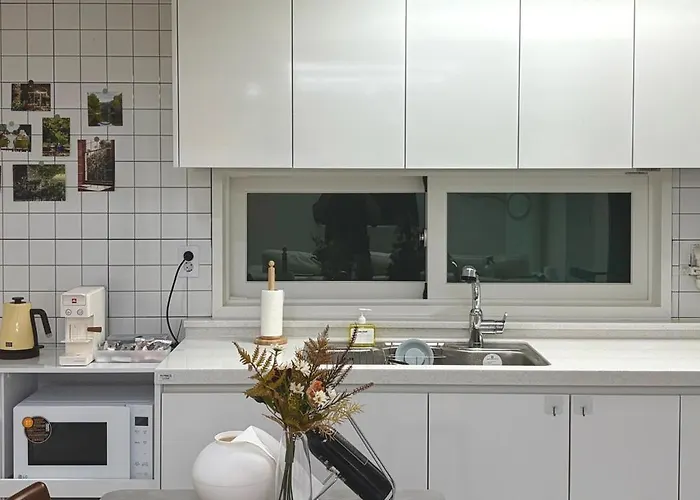 Apartment Large Space Dongmyo Station, Dongdaemun, Ddp, Gyeongbokgung Palace, Gwangjang Market, Airport Bus 8 Minutes, 5 Beds, 3