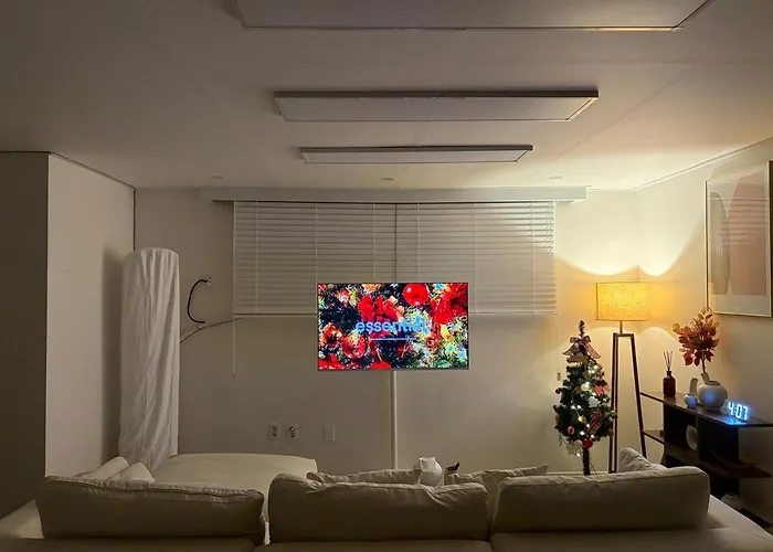 Apartment Large Space Dongmyo Station, Dongdaemun, Ddp, Gyeongbokgung Palace, Gwangjang Market, Airport Bus 8 Minutes, 5 Beds, 3 Seoul
