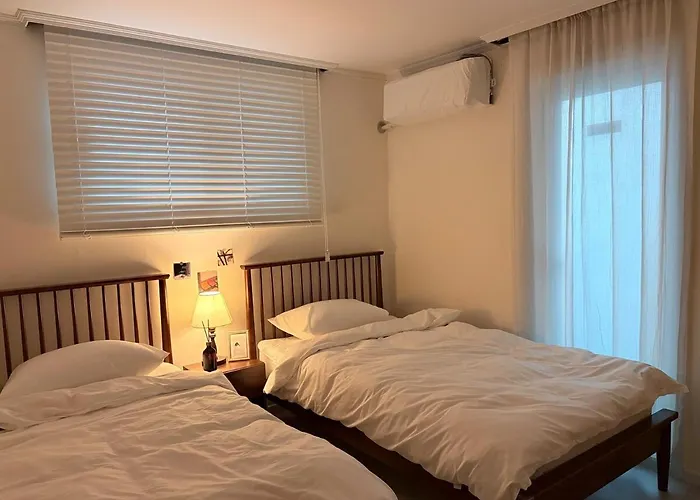 Large Space Dongmyo Station, Dongdaemun, Ddp, Gyeongbokgung Palace, Gwangjang Market, Airport Bus 8 Minutes, 5 Beds, 3 Seoul