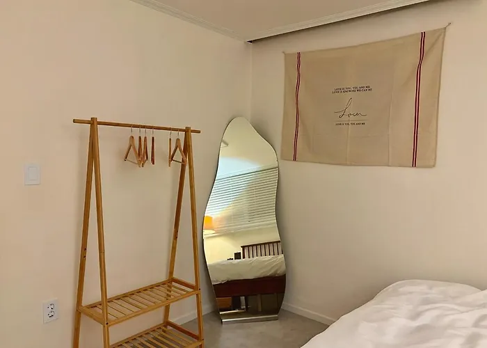 Apartment Large Space Dongmyo Station, Dongdaemun, Ddp, Gyeongbokgung Palace, Gwangjang Market, Airport Bus 8 Minutes, 5 Beds, 3 Seoul