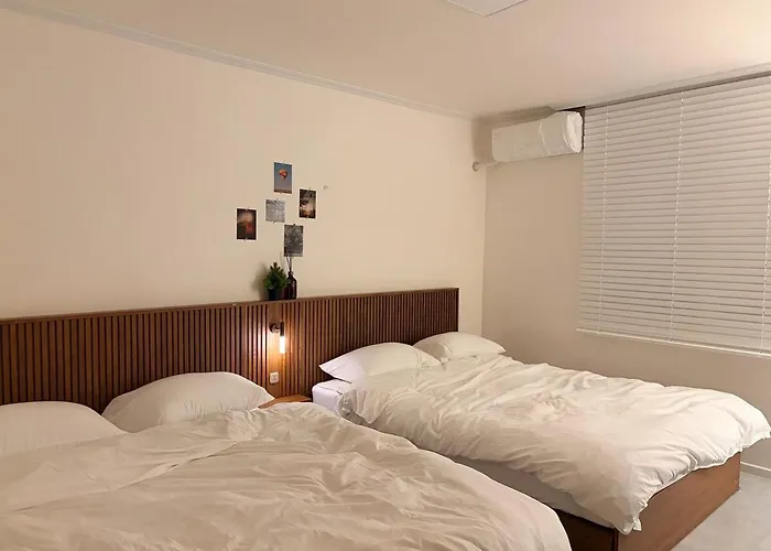 Large Space Dongmyo Station, Dongdaemun, Ddp, Gyeongbokgung Palace, Gwangjang Market, Airport Bus 8 Minutes, 5 Beds, 3 * Seoul