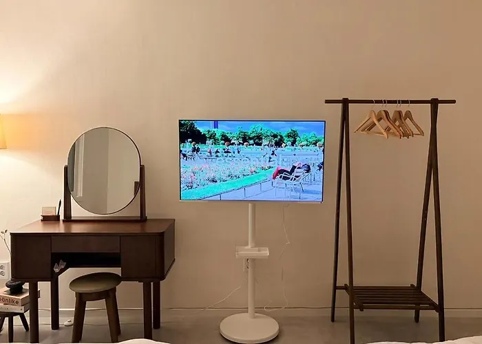 Apartment Large Space Dongmyo Station, Dongdaemun, Ddp, Gyeongbokgung Palace, Gwangjang Market, Airport Bus 8 Minutes, 5 Beds, 3 *
